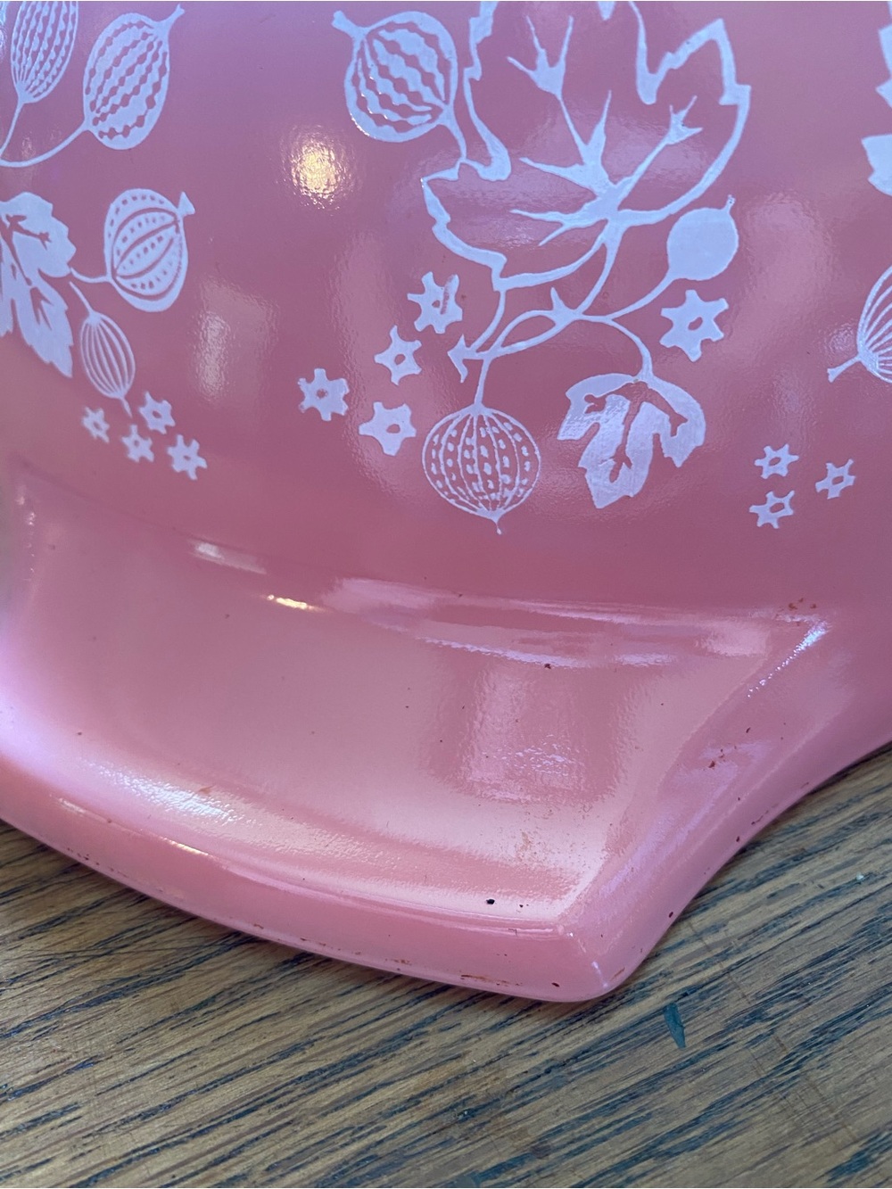 Vintage Pyrex mixing bowls are in the iconic Pink Gooseberry pattern. - Picture 12 of 14